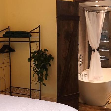Room With Luxury Private Bathroom & Independent Entrance Near Tube Londyn Zewnętrze zdjęcie