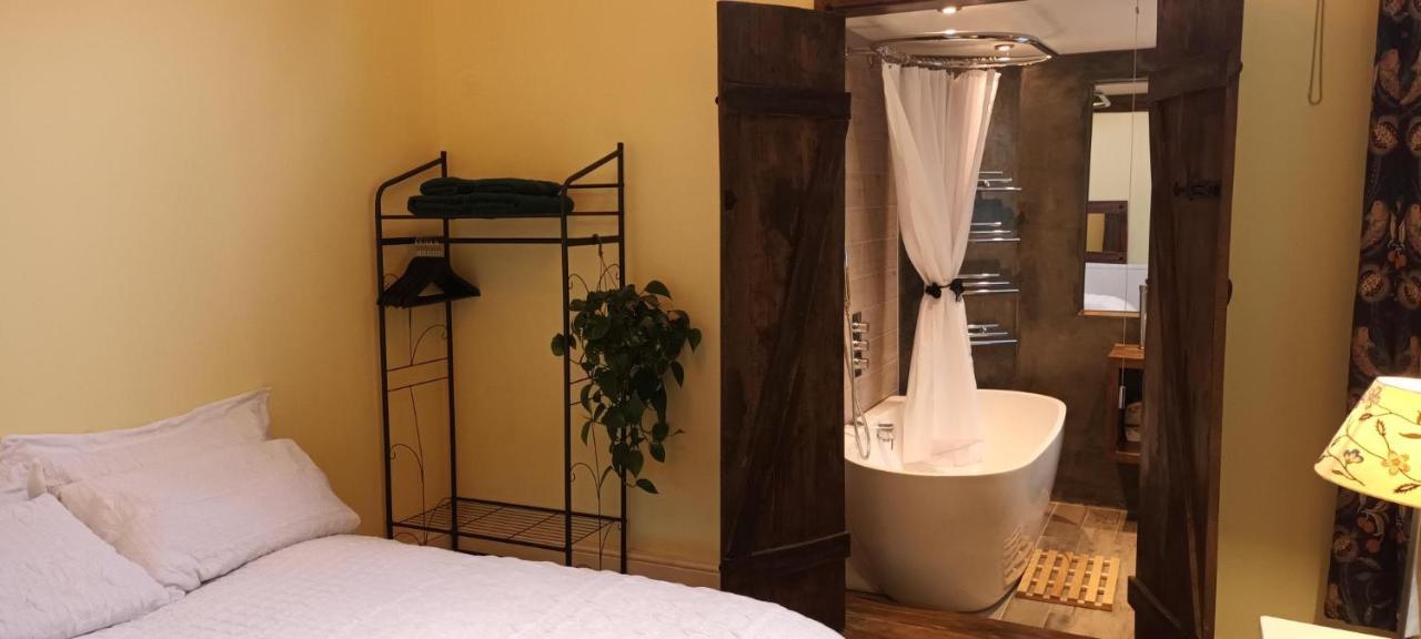 Room With Luxury Private Bathroom & Independent Entrance Near Tube Londyn Zewnętrze zdjęcie