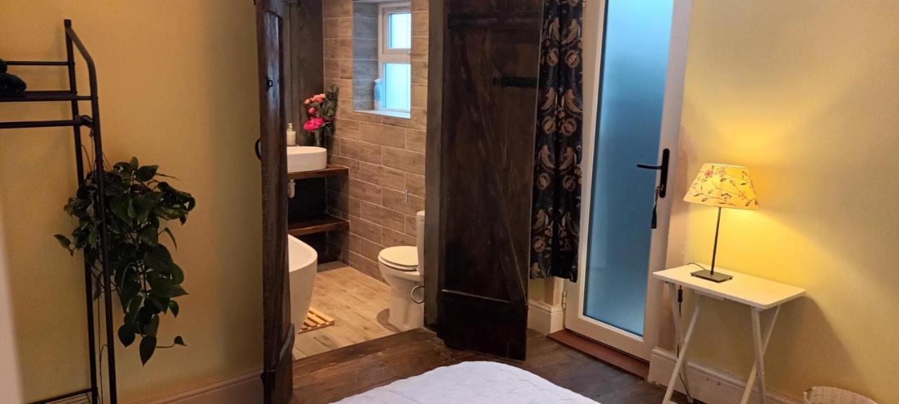 Room With Luxury Private Bathroom & Independent Entrance Near Tube Londyn Zewnętrze zdjęcie