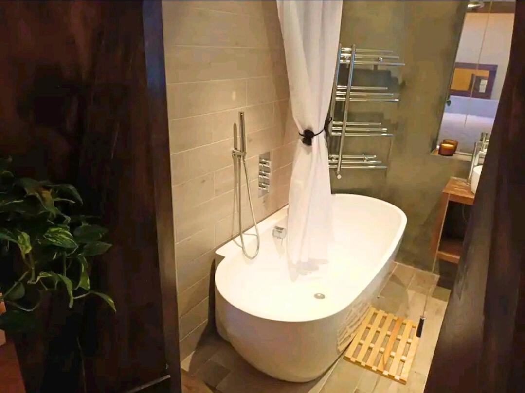 Room With Luxury Private Bathroom & Independent Entrance Near Tube Londyn Zewnętrze zdjęcie